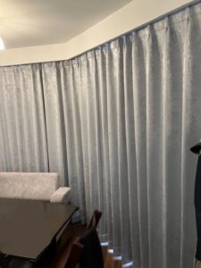 オシャレなドレープカーテンで、より明るくなったお部屋へ