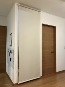 ロールスクリーンで快適な空調にできたお部屋