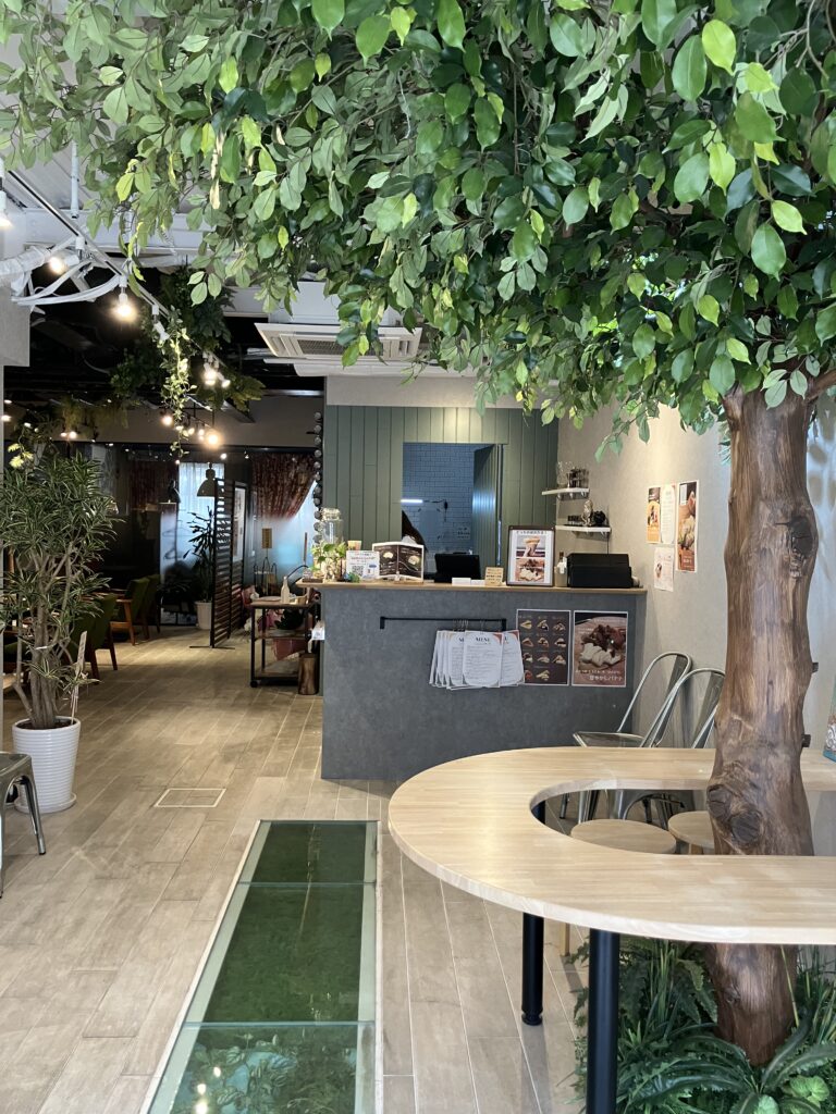 こだわりの詰まった 小さな森のカフェ