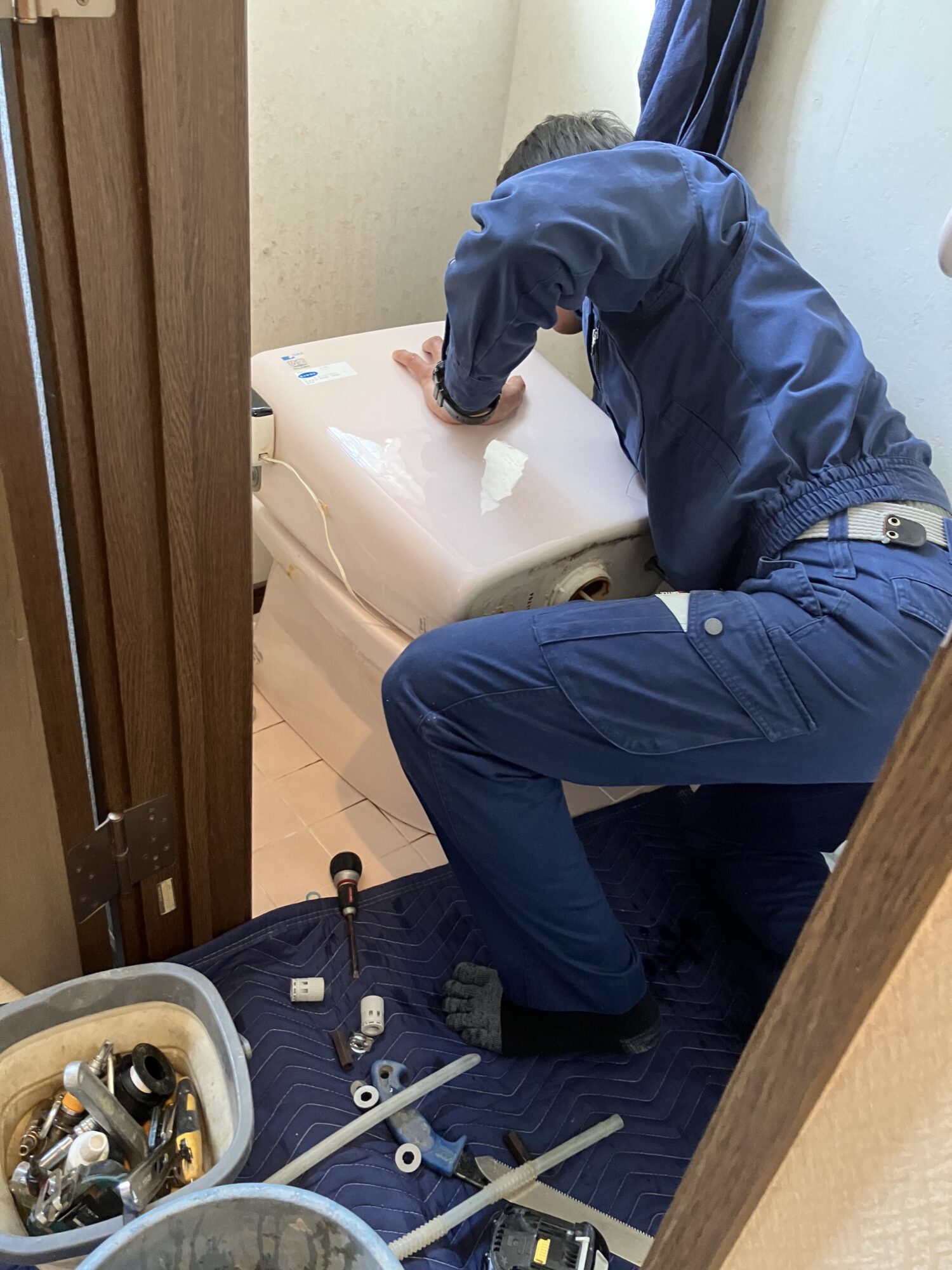 トイレの床が変わるまで＊