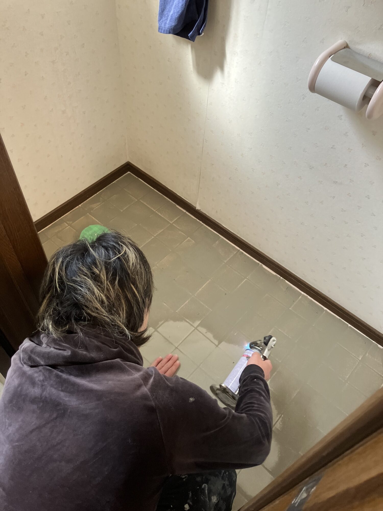 トイレの床が変わるまで＊